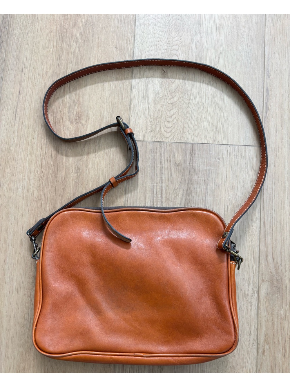Patricia Nash 100% Leather Crossbody Messenger Bag Purse - Picture 5 of 10
